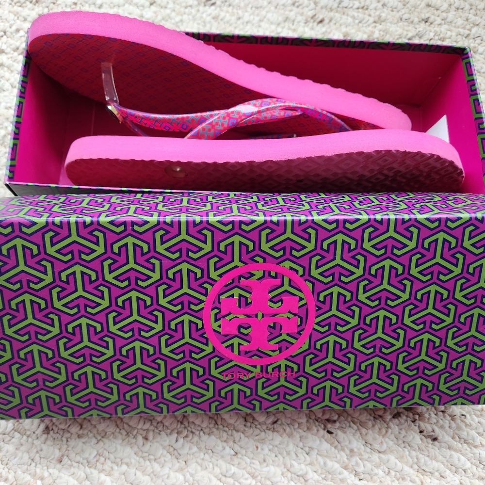 Tory Burch printed thin flip flops size 8